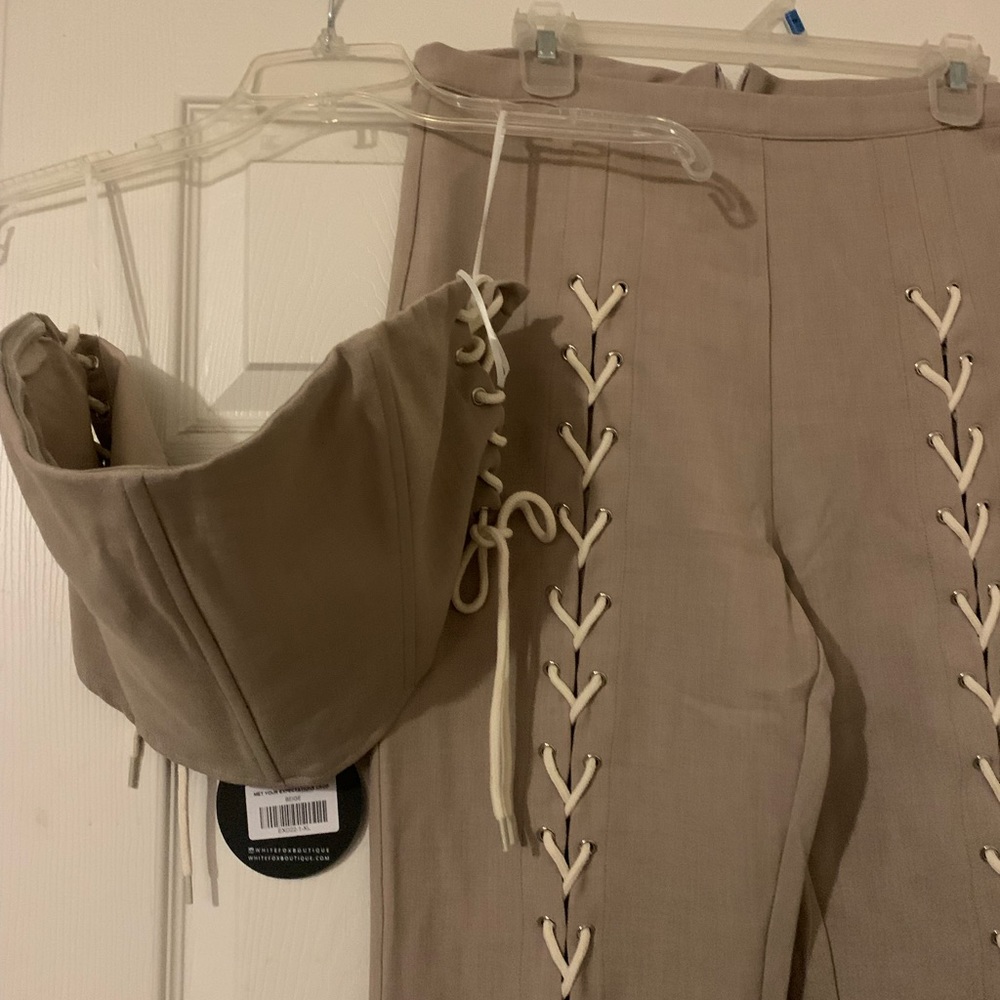White Fox Boutique Met Your Expectations Crop & Get to Work Pants - Picture 3 of 8